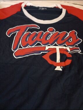 Minnesota Twins 5th & Ocean Navy, Red & White Raglan Graphic Tee Small